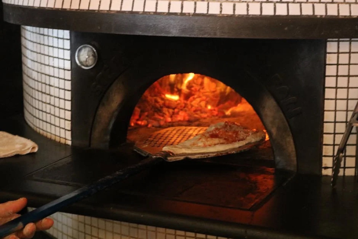 Outdoor Wood Fired Pizza Oven Buyer's Guide: What to Know