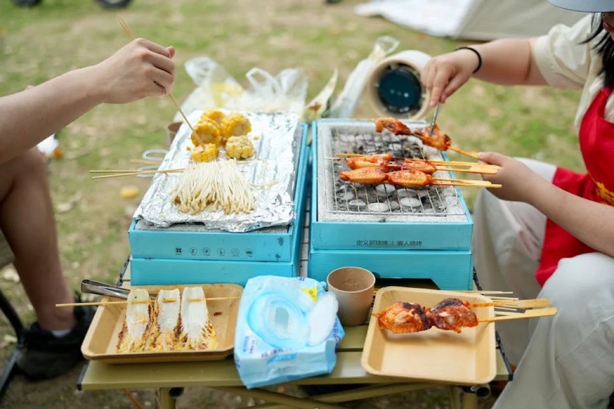 Tailgate Grill Buyer's Guide: Capacity vs. Portability