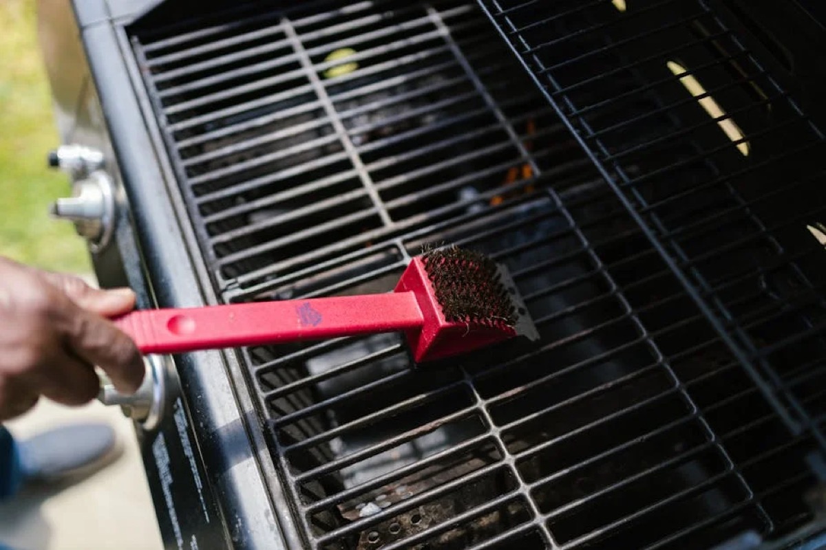 Grill Scraper Buyer's Guide: Choose the Right Tool for Your Grill